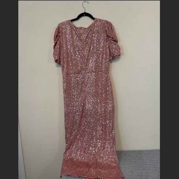 IVY CITY CO - Starling Pink Sequin Dress - Picture 3 of 7